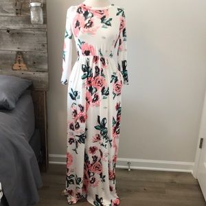 White flower maxi dress with pockets
